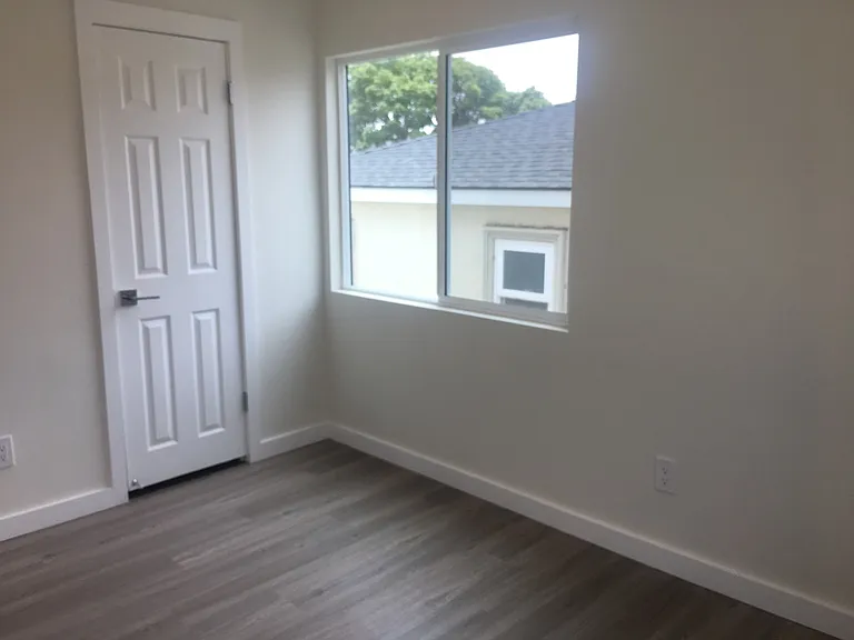 2076 Thomas Ave — Photo 13