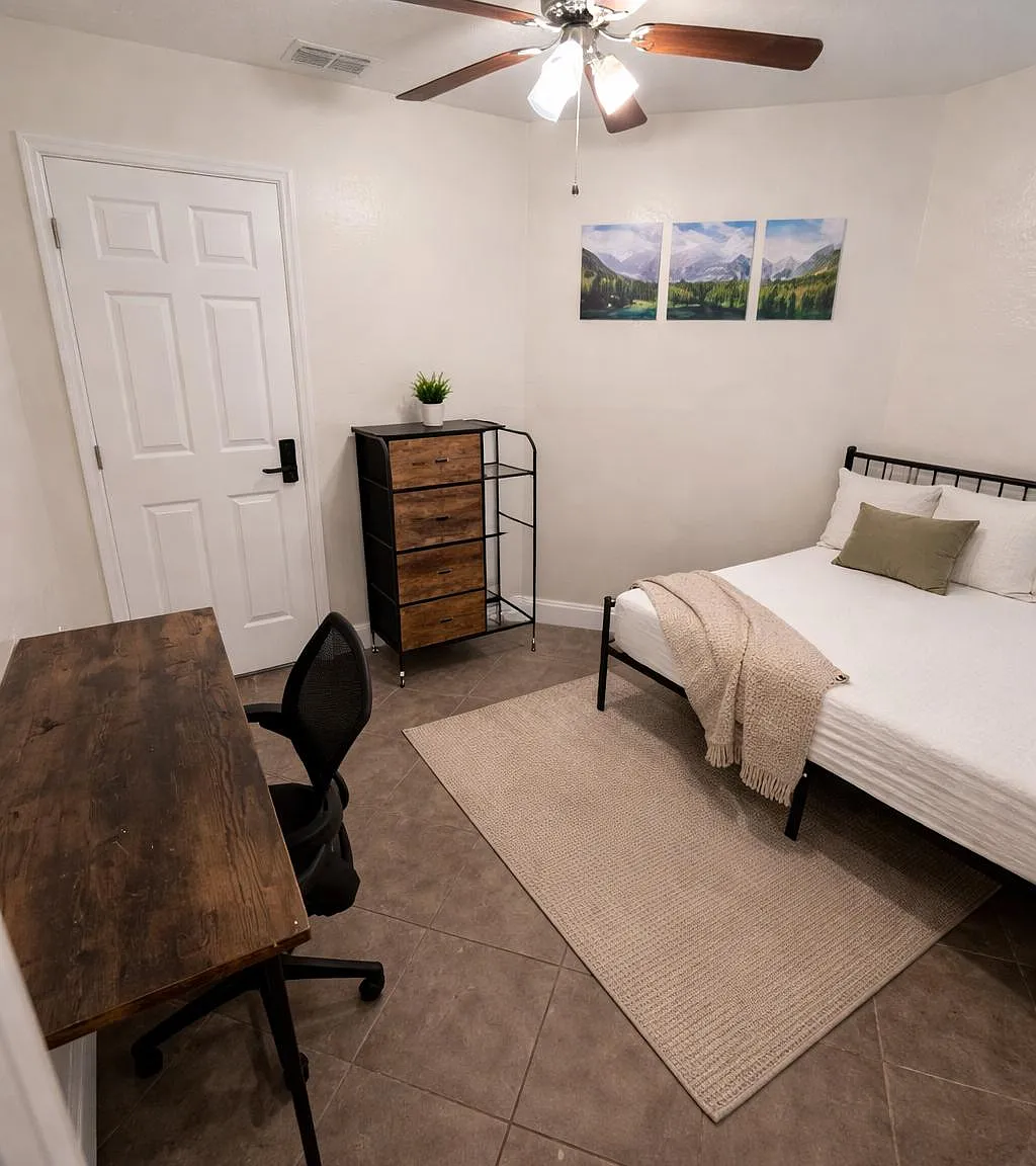 4 bed, 1.0 bath, 958 sqft, $923 — Photo 2