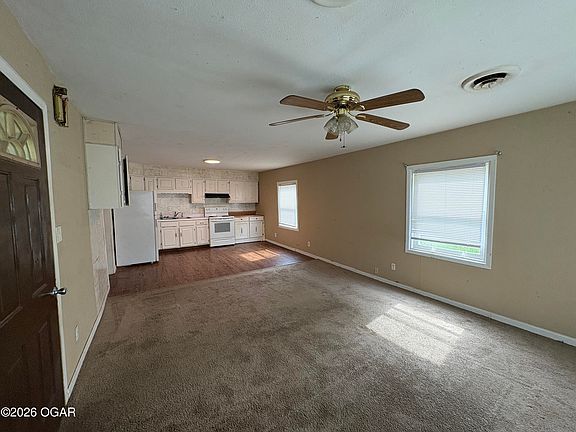 3rd image of 2706 E 4th St