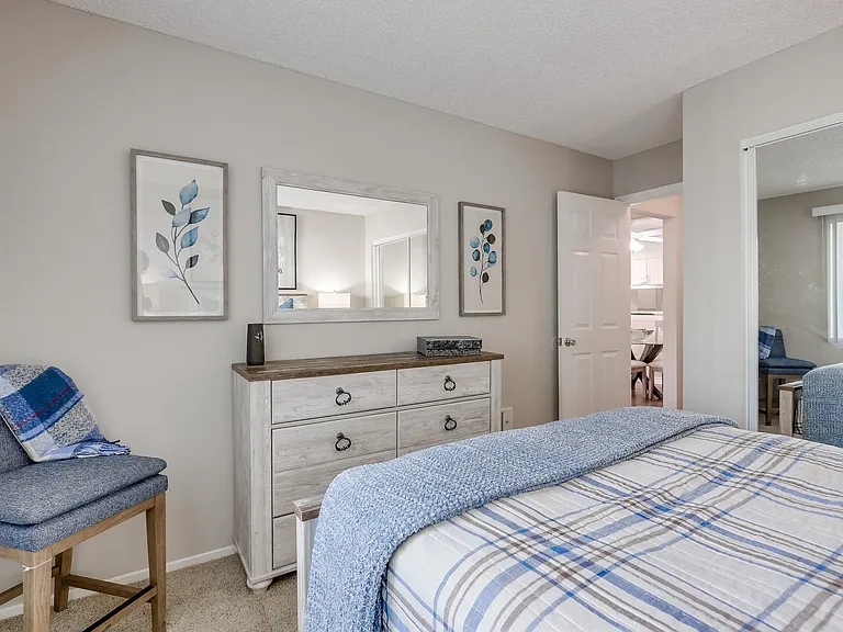 Villa Creek Apartments — Photo 15