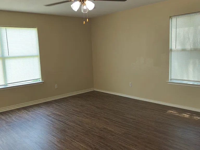 129 Jefferson Dr — Photo 12