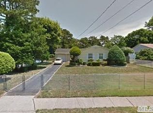 95 Lukens Ave, Brentwood, NY 11717