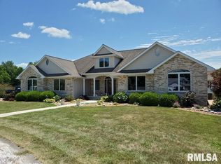 18 Shady Ln, Auburn, IL 62615