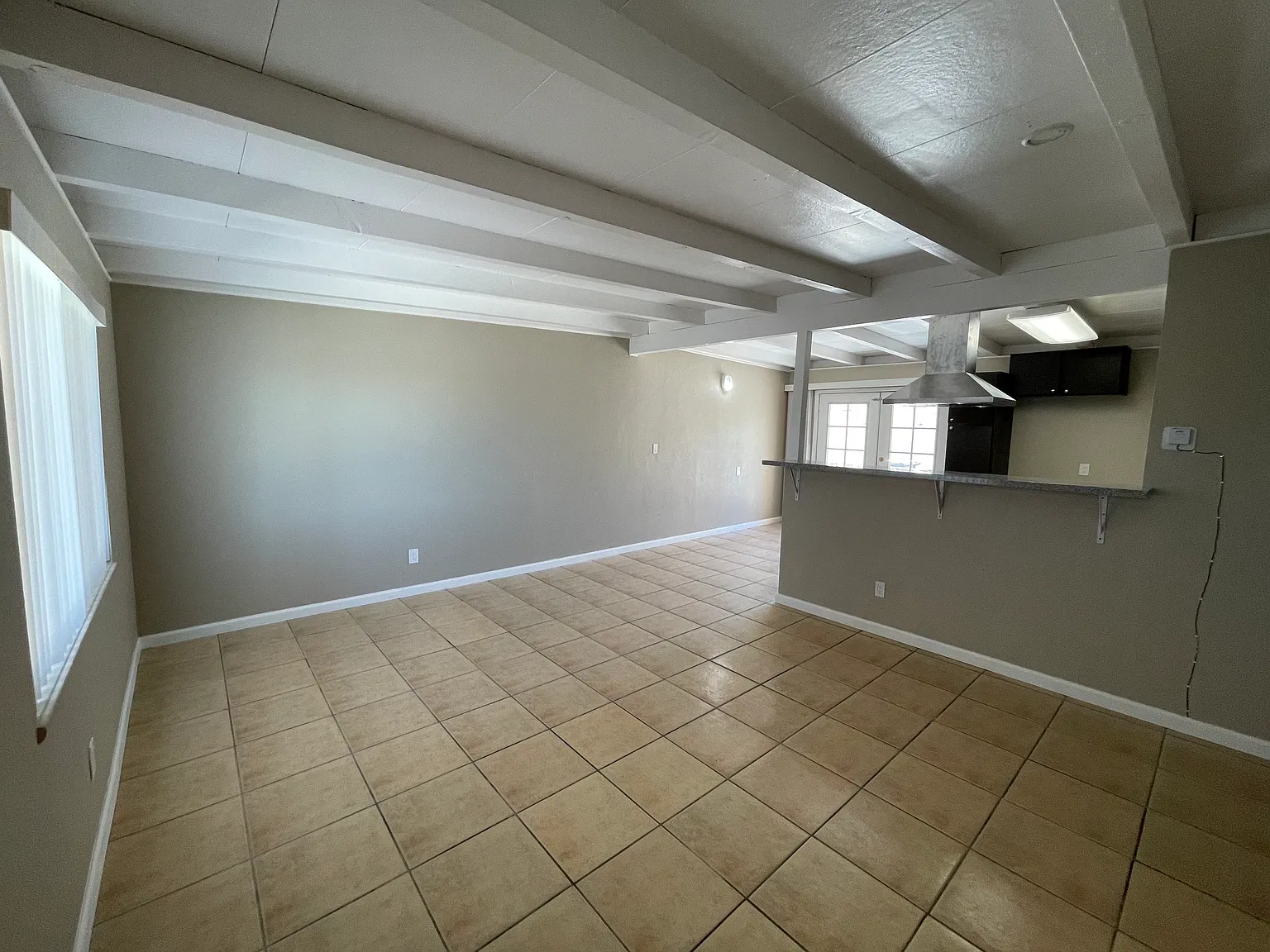 3 bed, 950 sqft, $2,200 — Photo 4