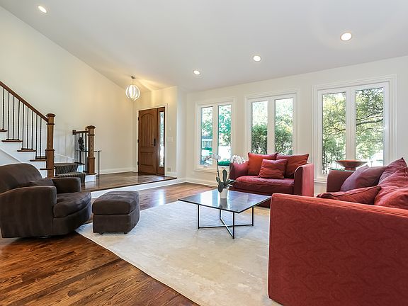 4th image of 3070 Parkside Dr