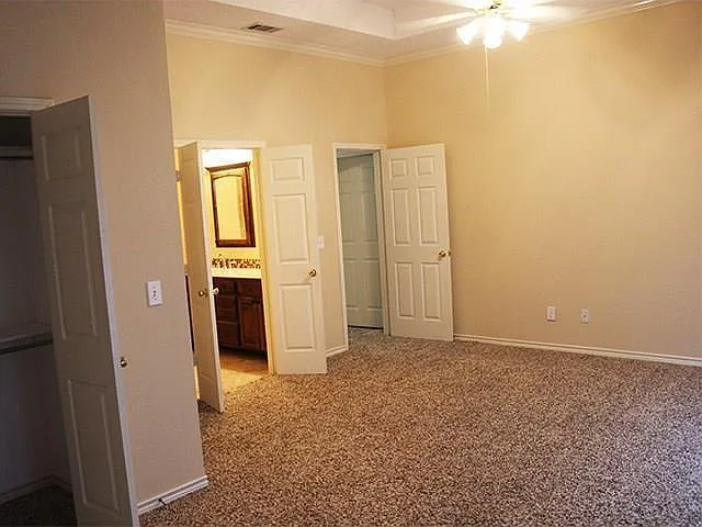 8209 Bells St — Photo 9
