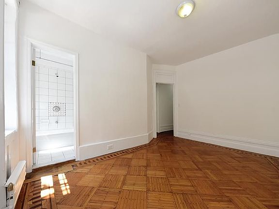 4th image of 137 W 12th St APT 32