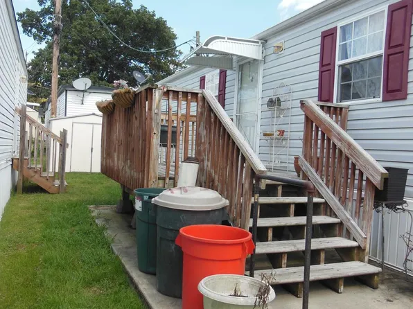 1405 Farrell Ave Trailer 124, Cherry Hill, NJ 08002