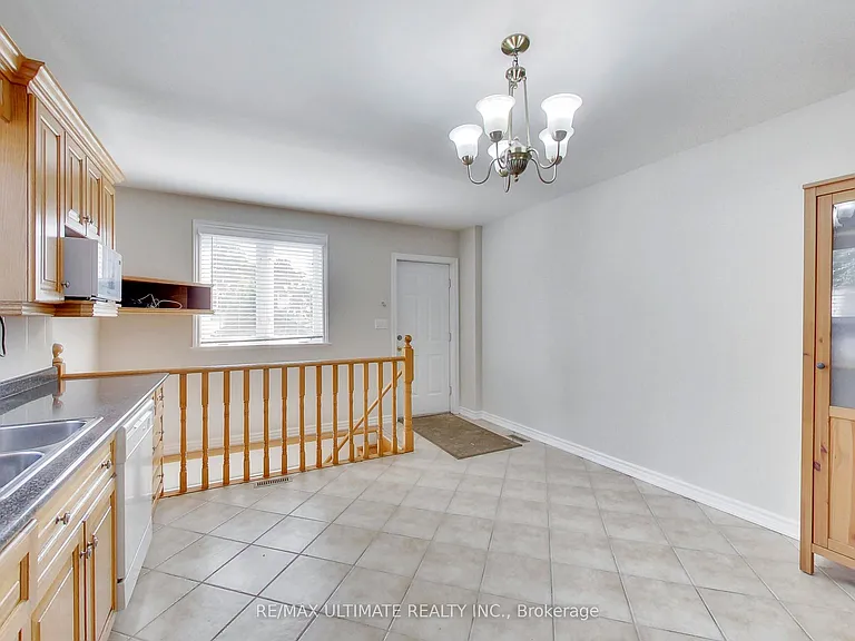 19 Glenora Ave #UPPER — Photo 12