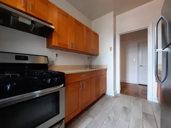 515 Avenue I image 2 of 9