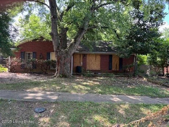 8907 Lantana Dr, Louisville, KY 40229