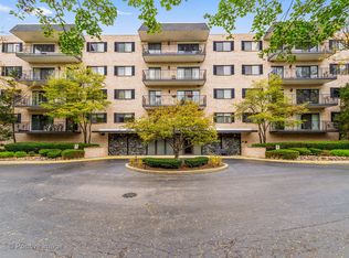 1S150 Spring Rd APT 5A, Oakbrook Terrace, IL 60181
