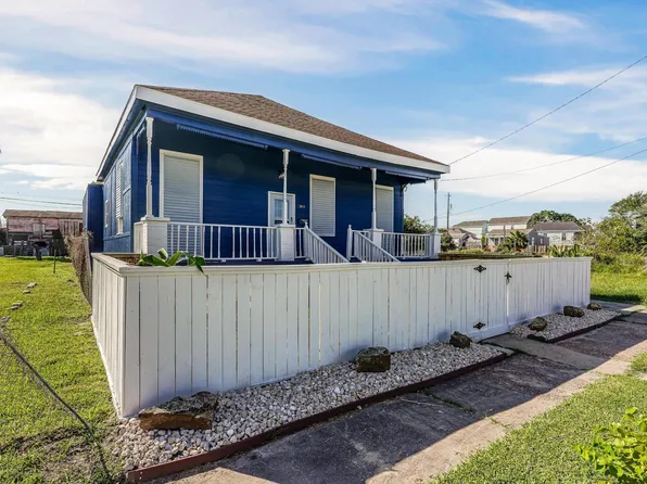 3913 Ball St, Galveston, TX 77550