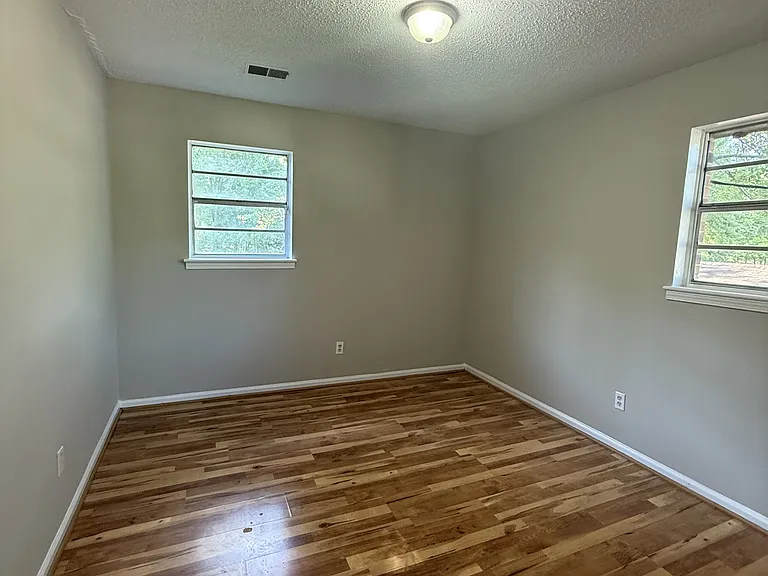229 Oregon St — Photo 6