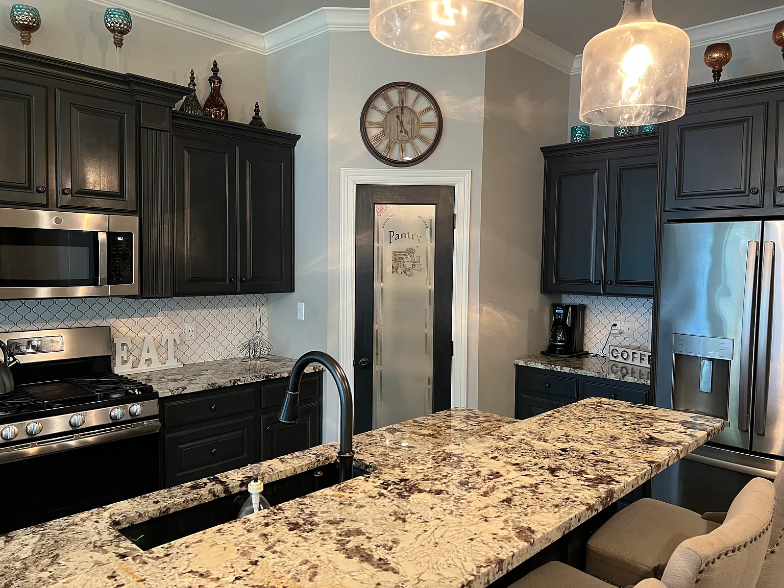 4 bed, 2156 sqft, $2,900 — Photo 2