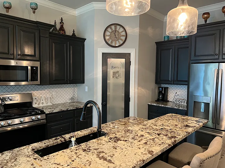 919 Antler Dr — Photo 2