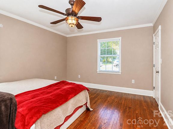 5th image of 820 Woodland Rd