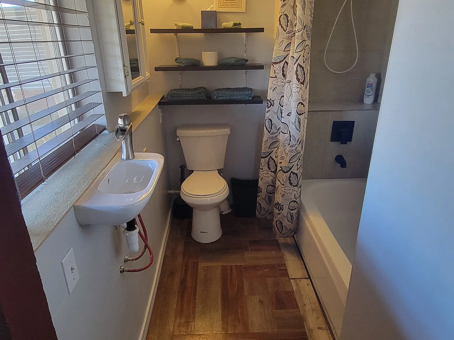 Mead Ave, Grand Coulee — Photo 4