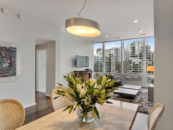 4th image of 500 W Superior St Unit 1305