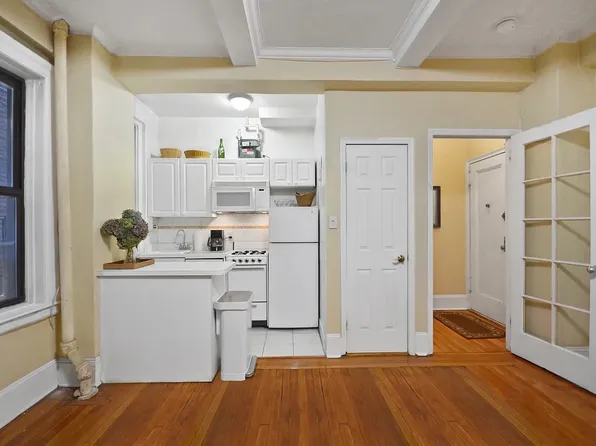 17 West 64th Street image 6 of 7