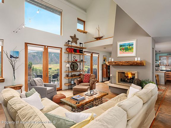 5th image of 609 Hillcrest Dr