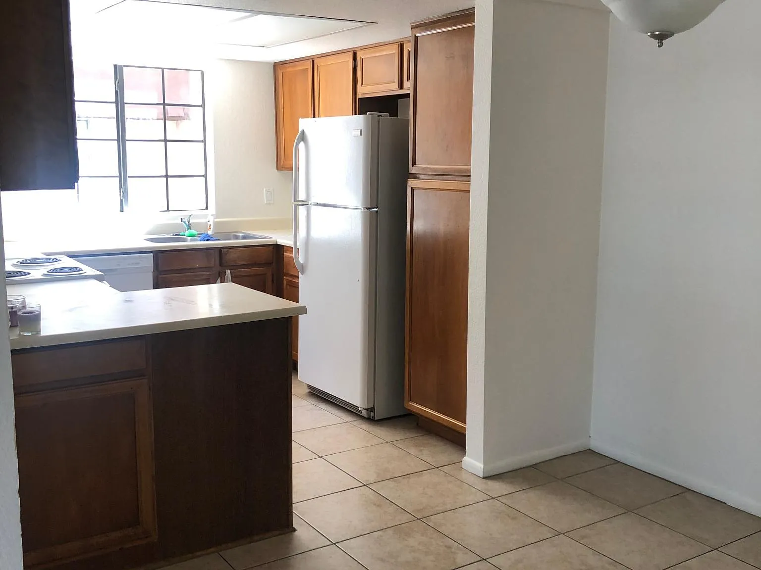 2 bed, 1084 sqft, $1,600 — Photo 3