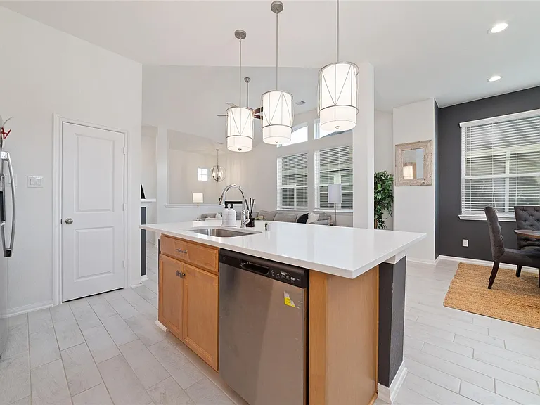 331 E Coralburst Loop — Photo 9