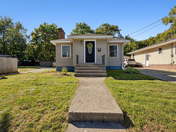 3rd image of 1221 Diamond Ave NE