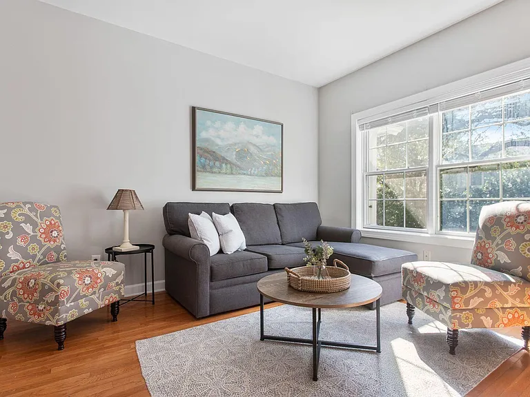 979 Bay Tree Cir #203 — Photo 4