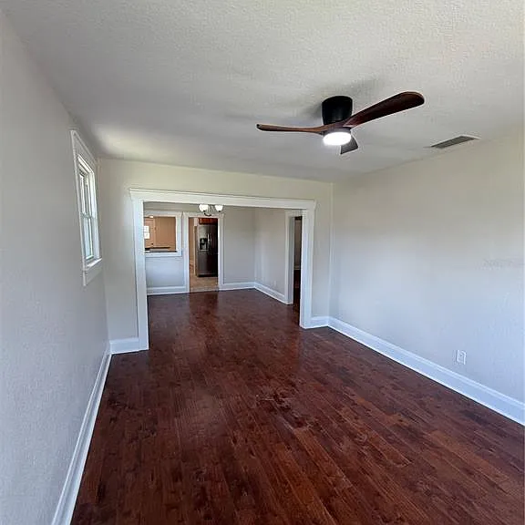 919 W Plymouth St — Photo 3