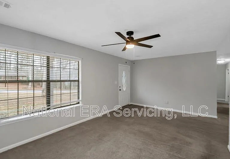 321 Summerwood Ln — Photo 7
