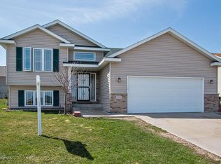 6113 Hillsboro Dr NW, Rochester, MN 55901