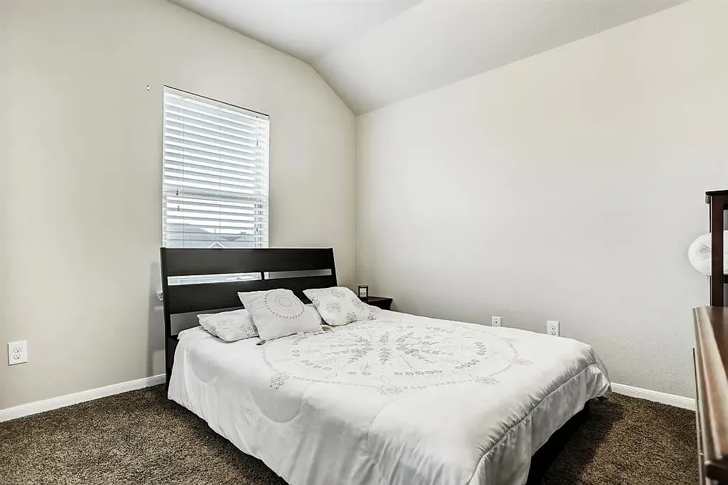 4 bed, 1843 sqft, $2,500 — Photo 4
