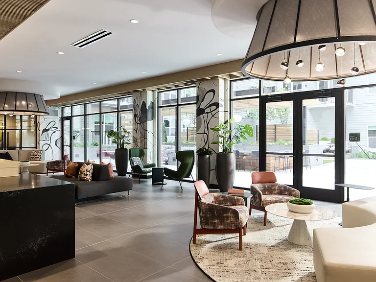 Sloan Clarendon — Photo 10