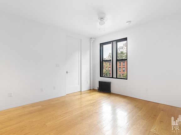 2nd image of 227 Waverly Pl APT 3D