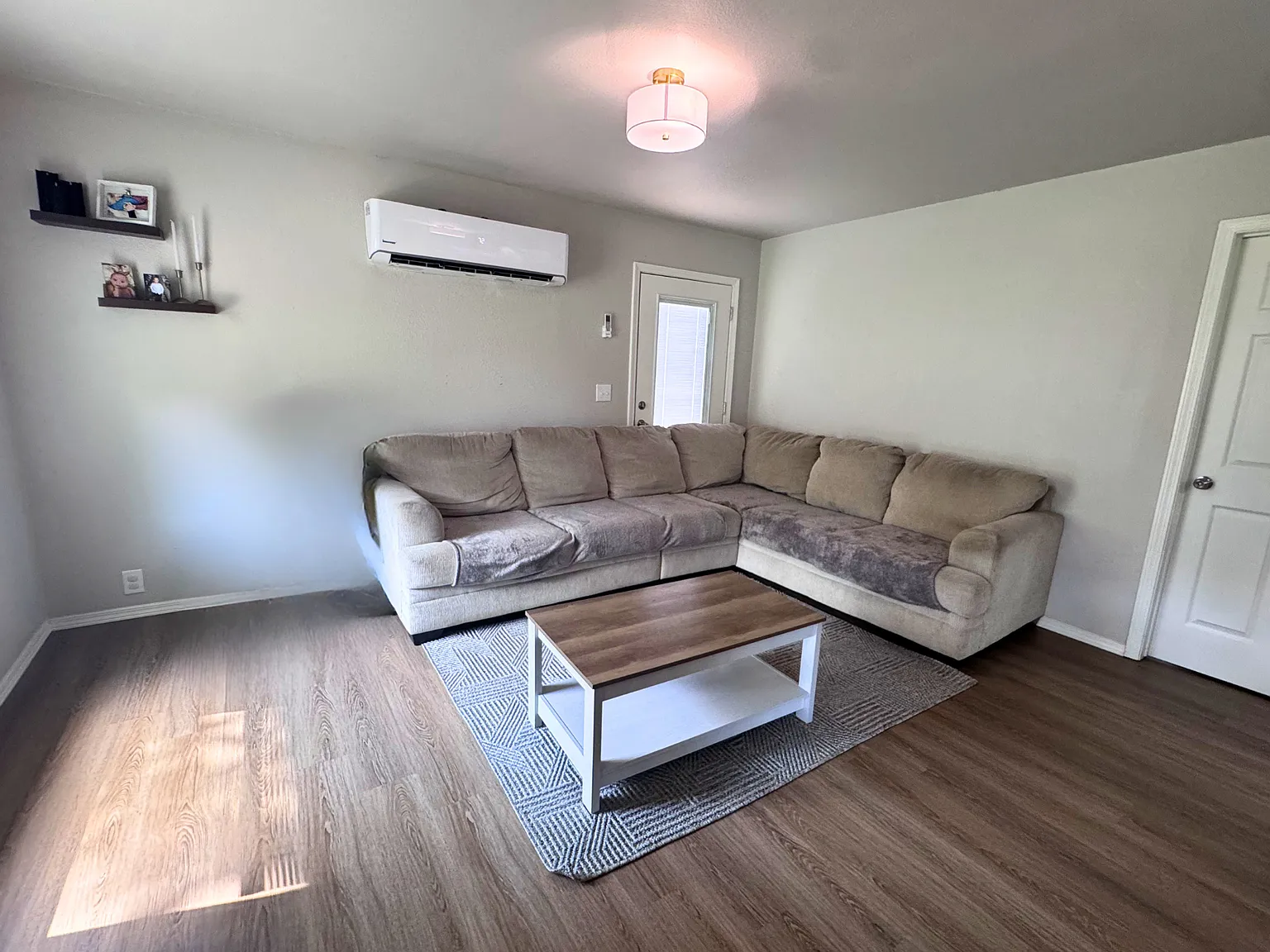3 bed, 864 sqft, $1,550 — Photo 3