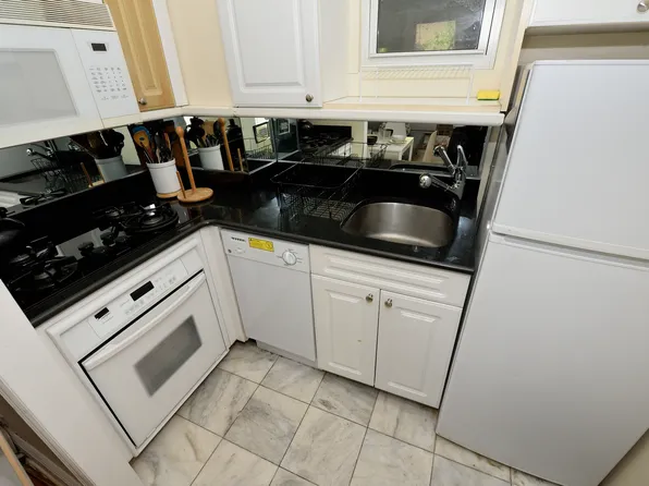 692 10th Avenue image 23 of 24