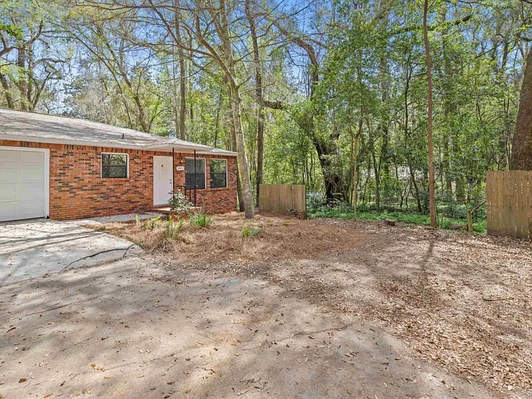Fisher Ln — Photo 29