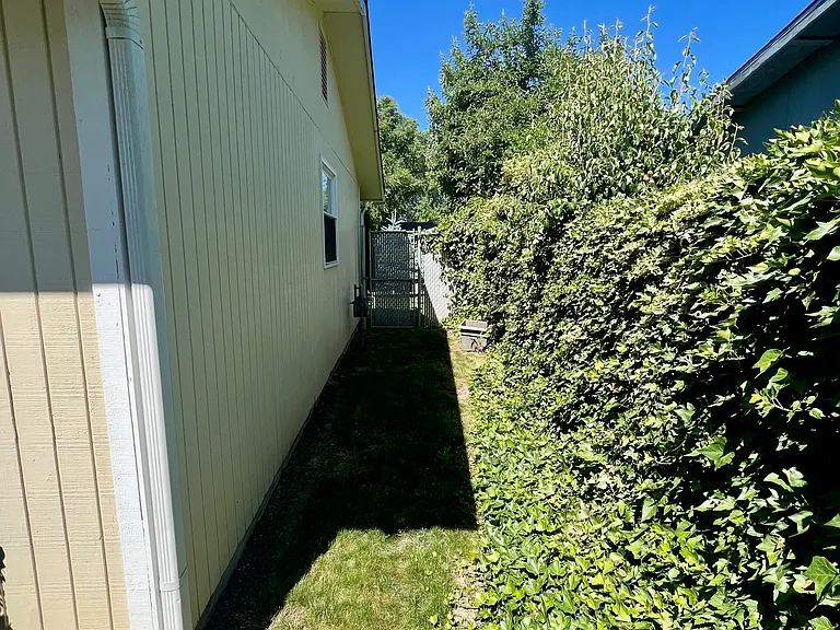 2570 Aztec Ave — Photo 17