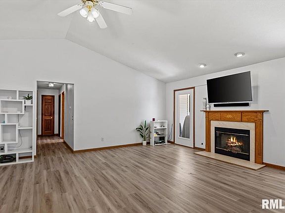 3rd image of 1112 Latigo Ln