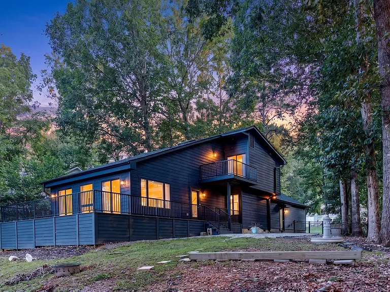 745 Sagamore Dr — Photo 1
