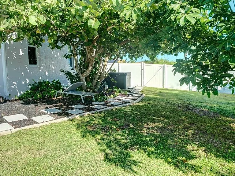323 Dolphin Pkwy — Photo 20