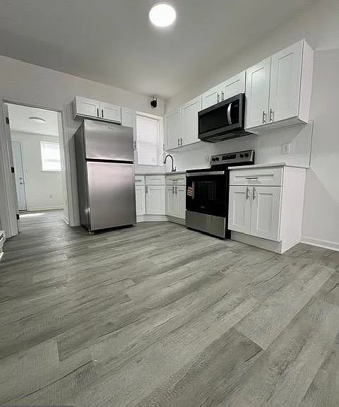 2312 Greenwich St — Photo 5