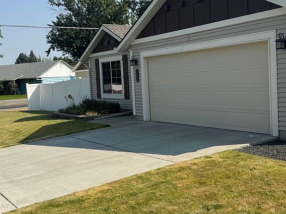 3rd image of 722 N Mamer Ln