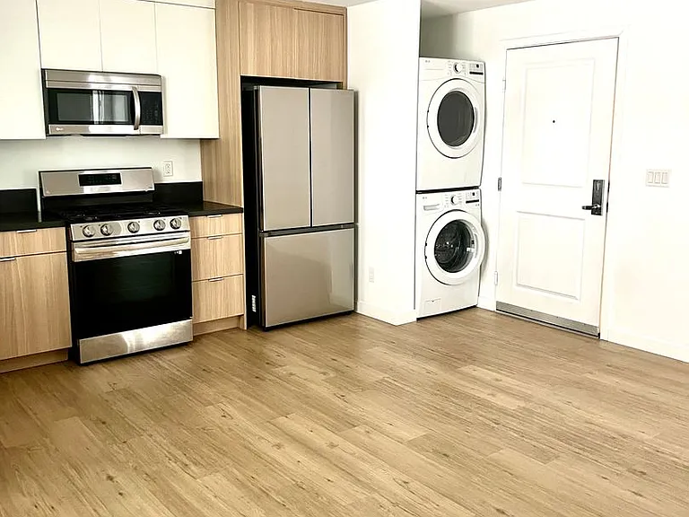 14333 Sylvan St — Photo 14