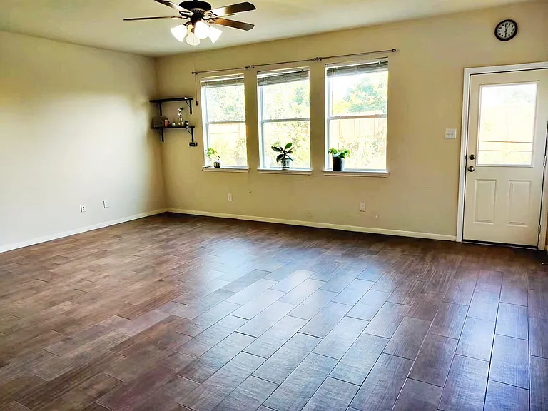 3922 Camden Fields Ln — Photo 4