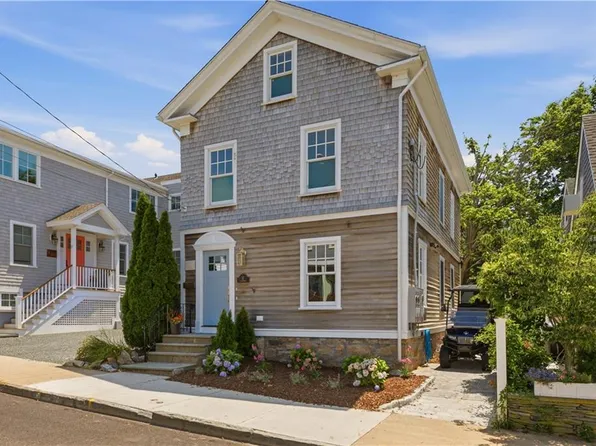 17 Dearborn St, Newport, RI 02840