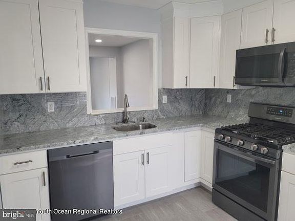 3rd image of 2106 Adams Ave #A