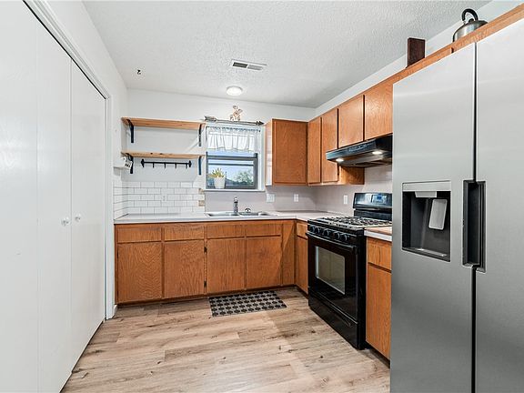 3rd image of 286 Kelsey Ln
