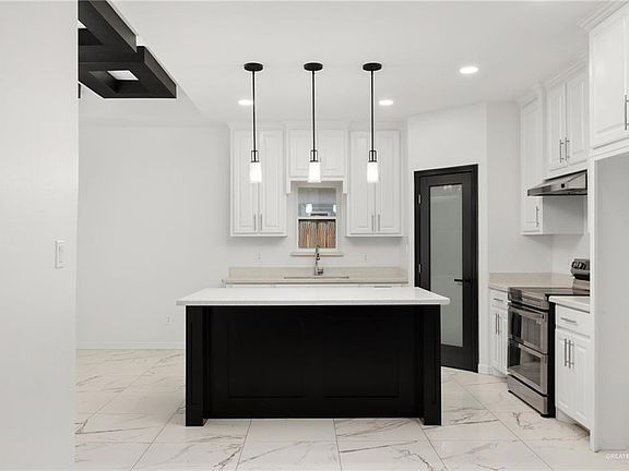 4th image of 3409 Showboat Dr